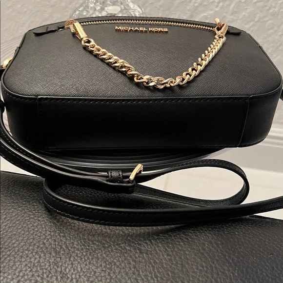 MICHAEL KORS BLACK JET SETTER CROSSBODY BAG with FRONT ZIP COMPARTMENT AND CHAIN - Picture 5 of 11